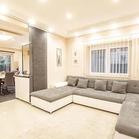Luxurious Apt With Terrace, Garden Activities, Bbq Apartment *