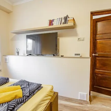 Luxurious Apt With Terrace, Garden Activities, Bbq Apartment *