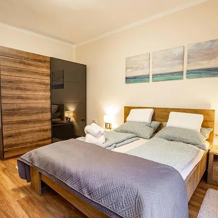 Luxurious Apt With Terrace, Garden Activities, Bbq Siofok